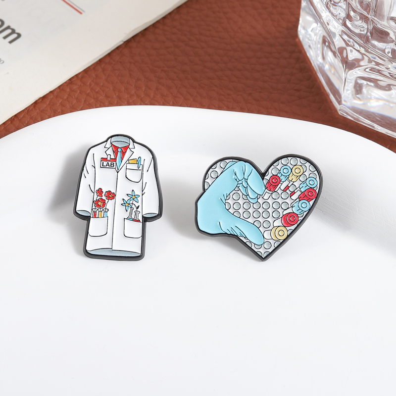 医学、血液学、試験管、エナメルピン、医療用花柄白衣、白い医師 - Medical Lab Gifts のレビューと価格